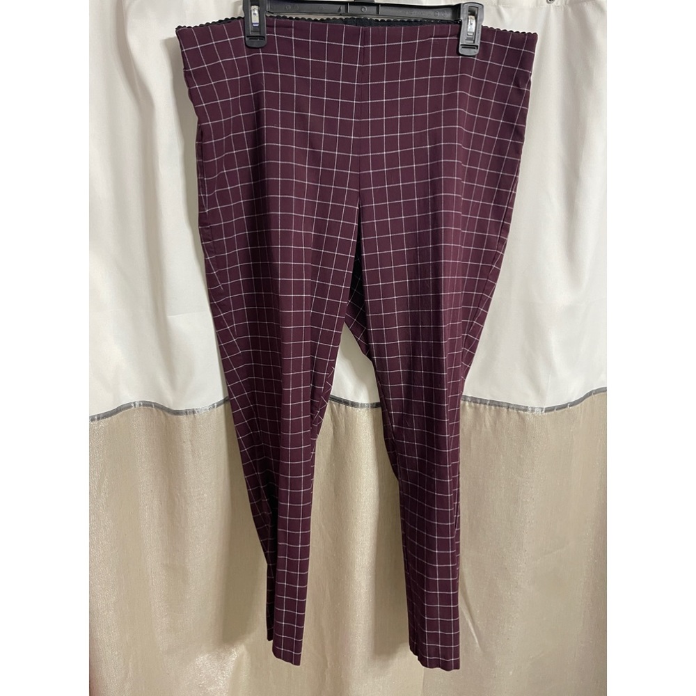 Elle brand dress pants, skinny style, size XL. Very nice pants.